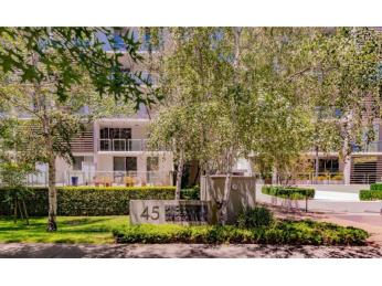 Oversized One-Bedroom with Lake Views