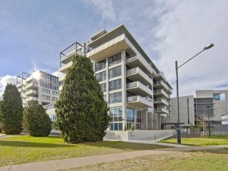 One Bedroom Apartment in Exclusive Realm Precinct