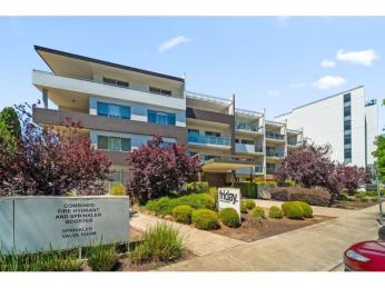 Top Floor Boutique Apartment in ‘The Friday’ – Walk to Kingston & the Foreshore