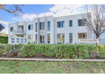 North facing apartment with large courtyard in the heart of the city!