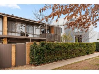 Courtyard Comfort in the Heart of Kingston