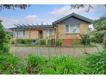 ELEVATED POSITION ON A 825sqm BLOCK