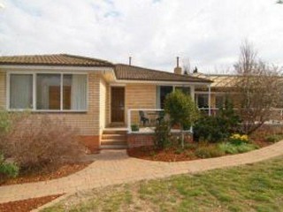Fantastic Location, Close to Canberra Hospital and Garran Primary
