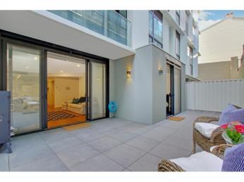 Luxury Apartment with Courtyard!