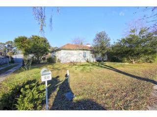 Hackett Gardens, "Refurbish or Rebuild"