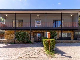 Spacious Three-Bedroom Apartment in the Heart of Deakin