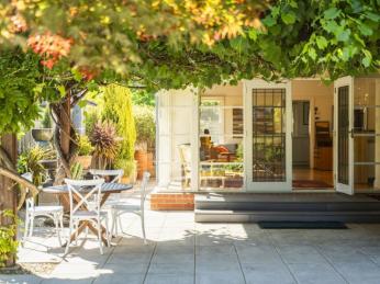 Free Standing Heritage charm with thoughtful design