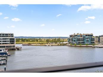 Uninterrupted  Water Views! Kingston Foreshore