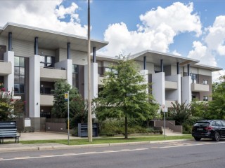 Executive Fully Furnished Living Just Moments from Parliament House