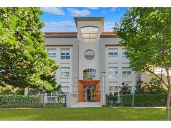 Fabulous Floorplan & Fully Furnished.