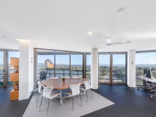 Sophisticated City Apartment In Prime Location