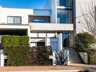 Beautiful Two Bedroom Townhouse in Lawson