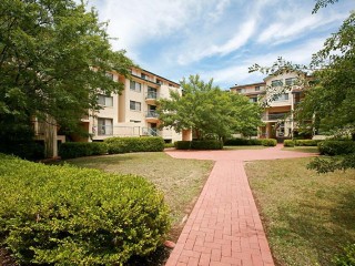 Three-Bedroom Top-Floor Apartment in the Heart of Kingston
