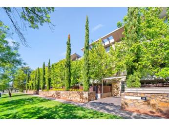 Stylish Single-Level Apartment Moments from Manuka Village