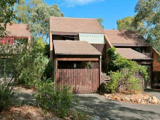 Bushland Retreat Close to City