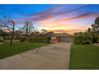Easy-Care Single Level Living in a Quiet Pearce Setting