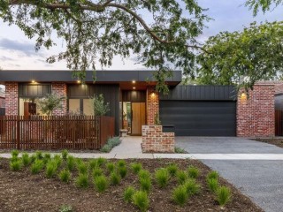 Fabulous Solar Passive family living in Hackett Gardens